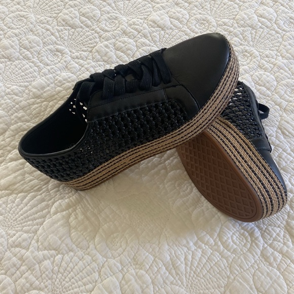 Vince Camuto -sz 7 1/2 Black - Picture 3 of 3